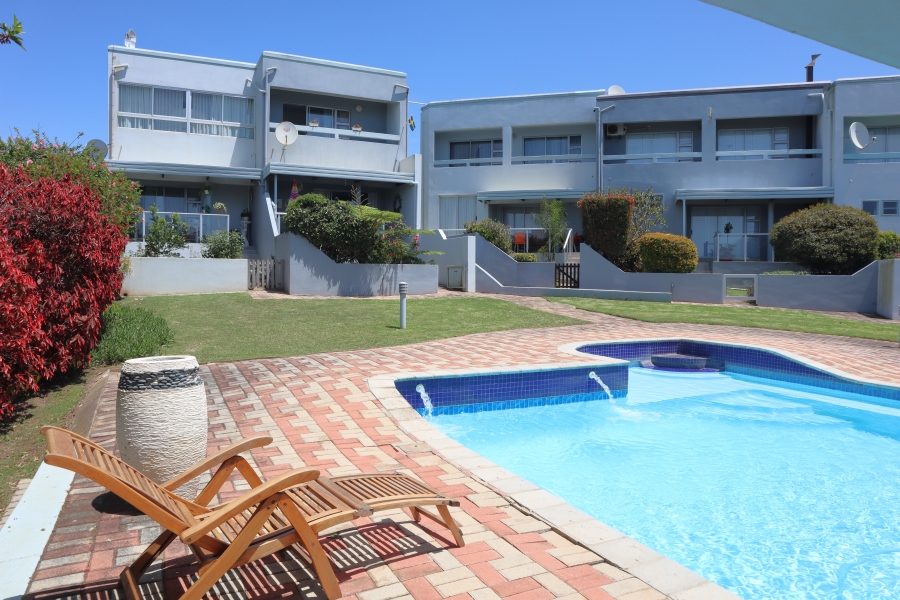 To Let 3 Bedroom Property for Rent in Wavecrest Eastern Cape